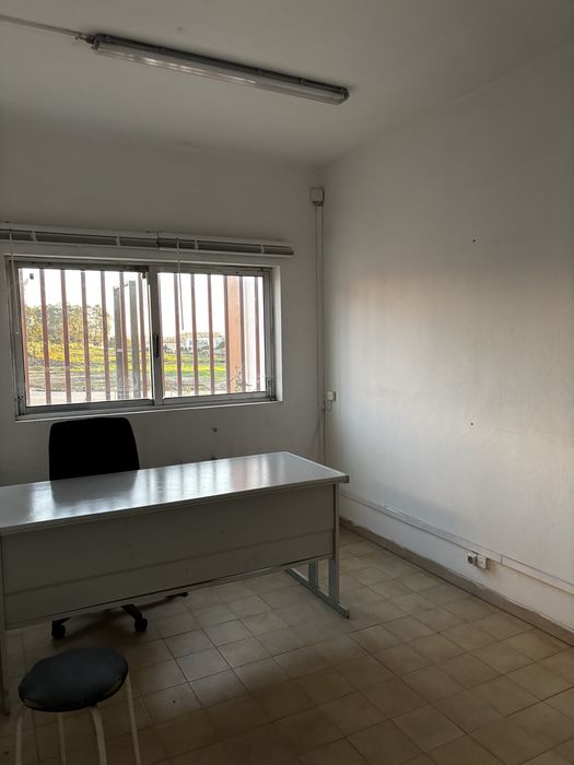 Armazem Zona Industrial Canelas