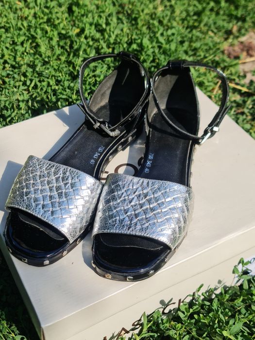 Жіночі босоніжки