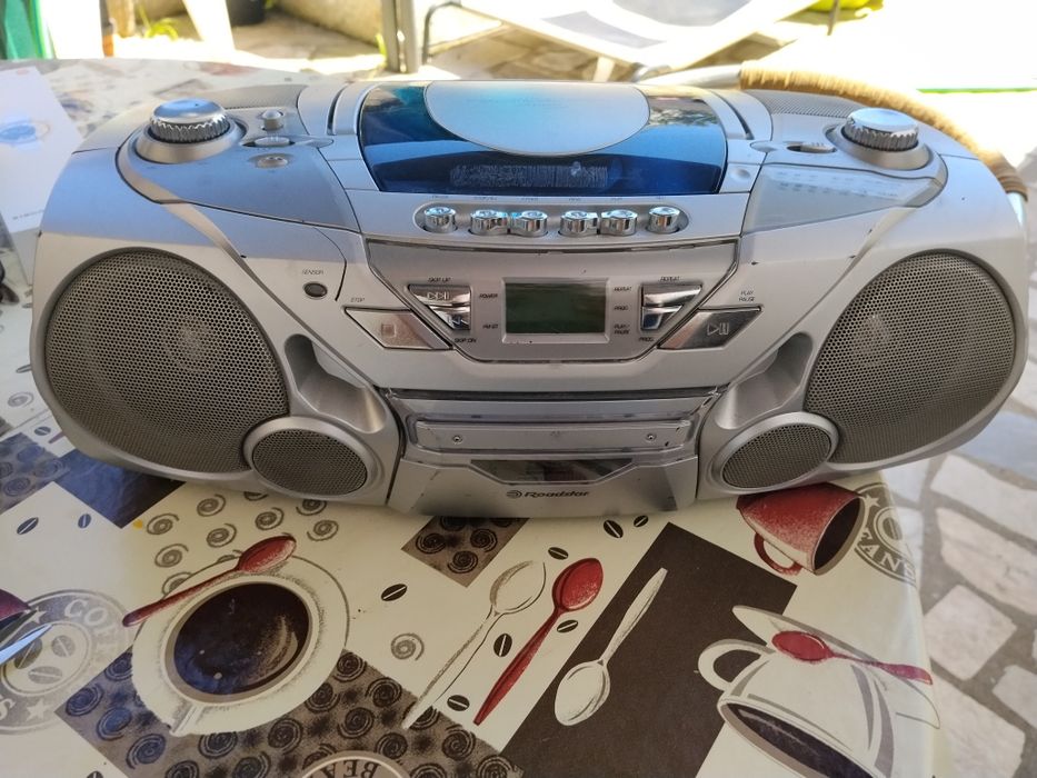 Rádio Boombox Portátil Roadstar (Rádio e Cassetes a funcionar / Ler nota)