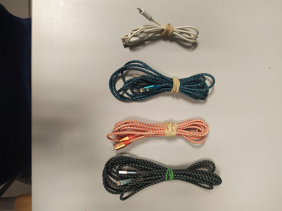 Zestaw 4 kabli USB do Apple iPhone.