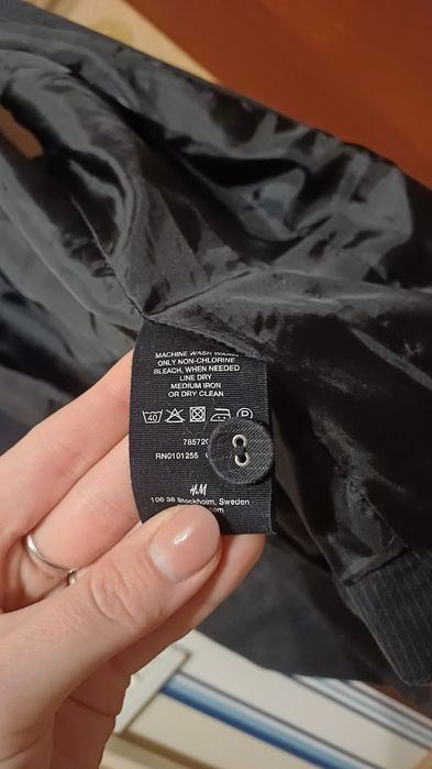 Стильна класична чорна жилетка H&M