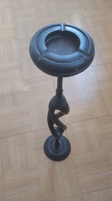 Cinzeiros em pau santo