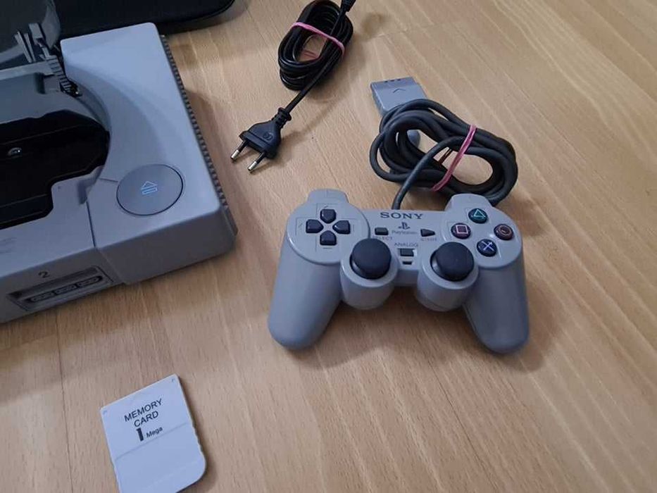 Konsola Ps1 w stanie idealnym Zestaw Kolekcjonerski