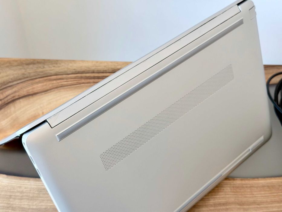 HP Pavilion 15 / i3-7020U / 8GB DDR4 / 256GB SSD / 15,6 FHD / UHD 620