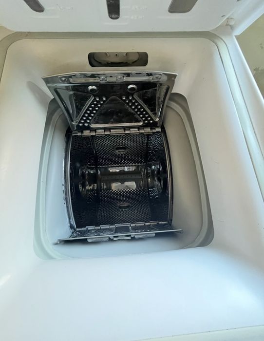 Продам пральну машинку Whirlpool