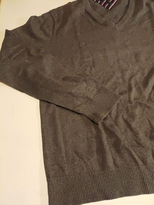 Camisola de homem em cinza escuro,de marca Tom Hilfiger, tamanho XXL