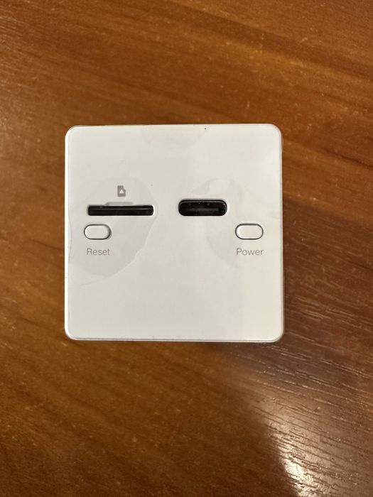 Беспровобная видеокамера с микрофоном. Ezviz