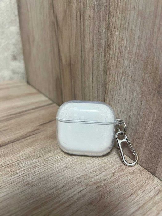 Прозорий чохол з карабіном для AirPods 4
