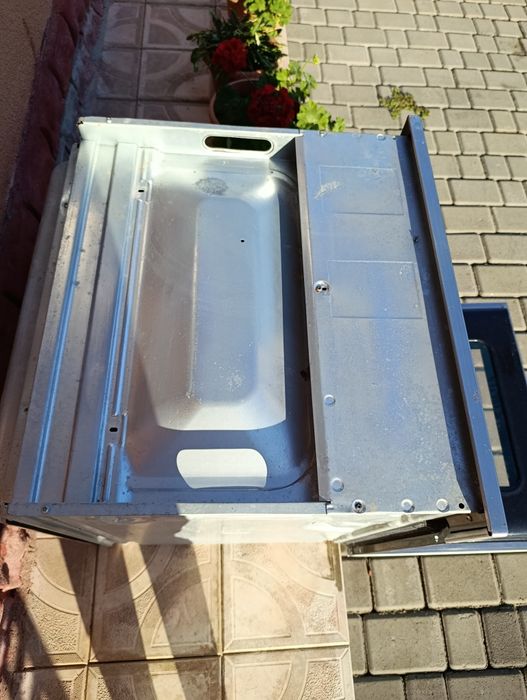 Вбудована духовка Zanussi