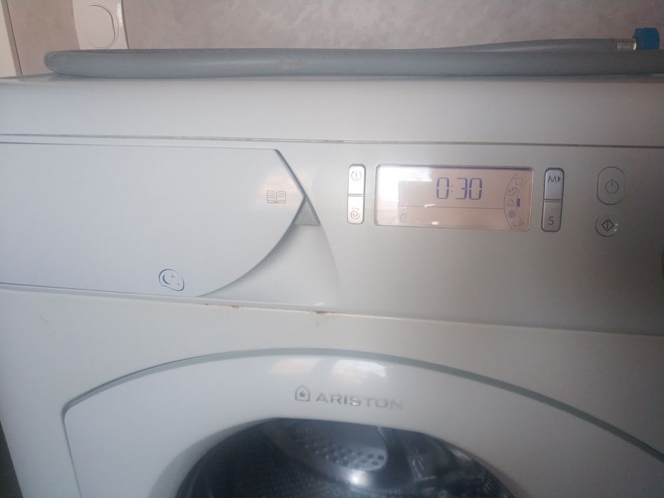 Пральна машина Ariston AVSD109