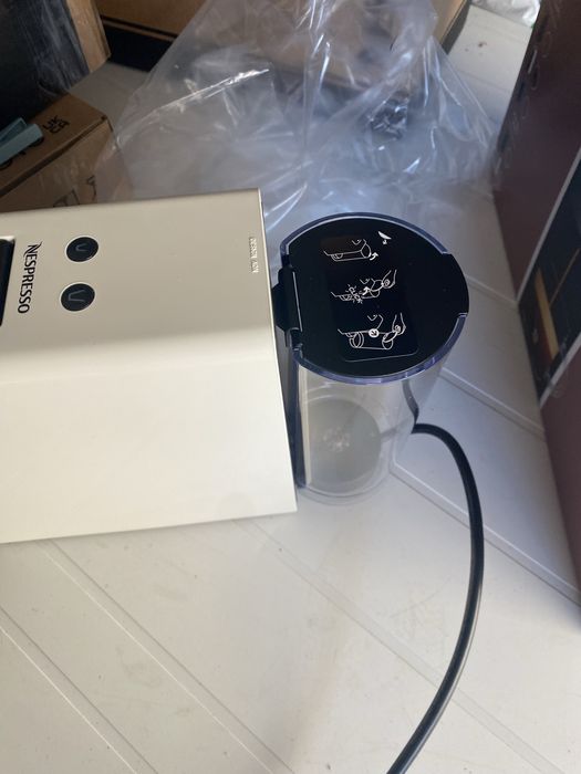 Máquina café Nespresso Nova