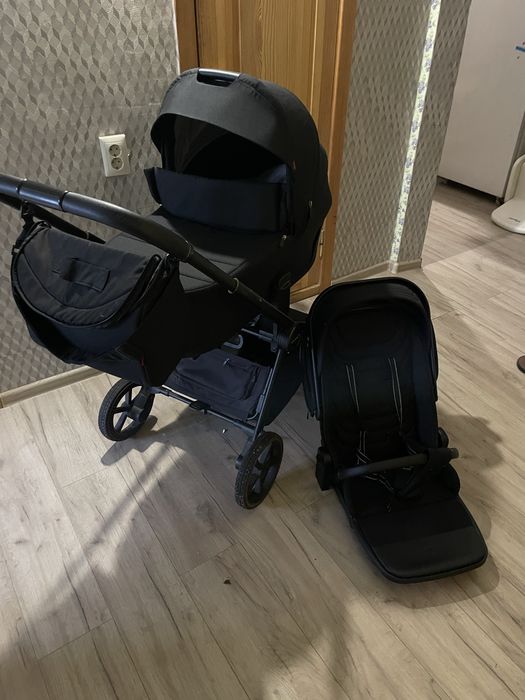 Продам коляску Carrello Epica 3 в 1