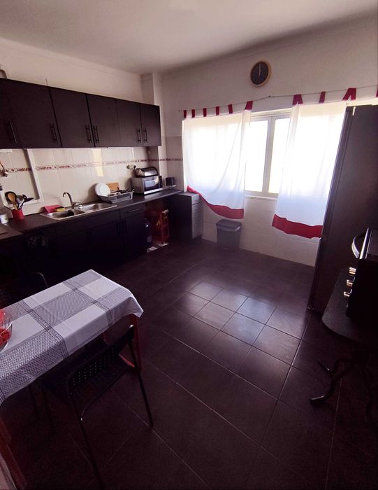 Quarto ambiente acolhedor, a 30 min da Praça Comércio