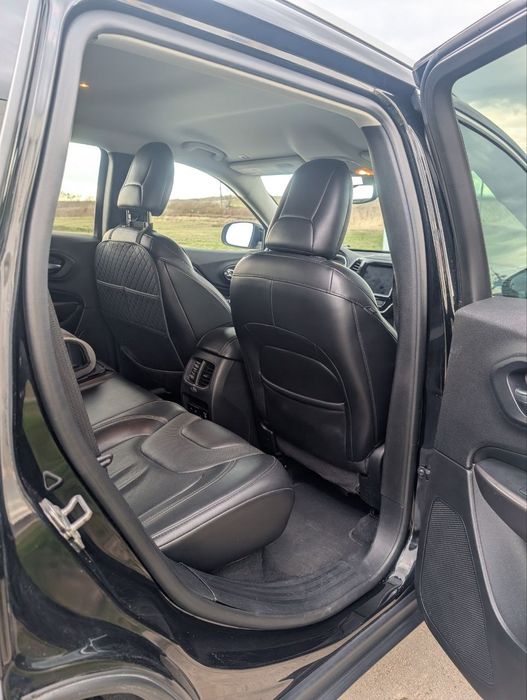 jeep cherokee 2,4 л  2019 р