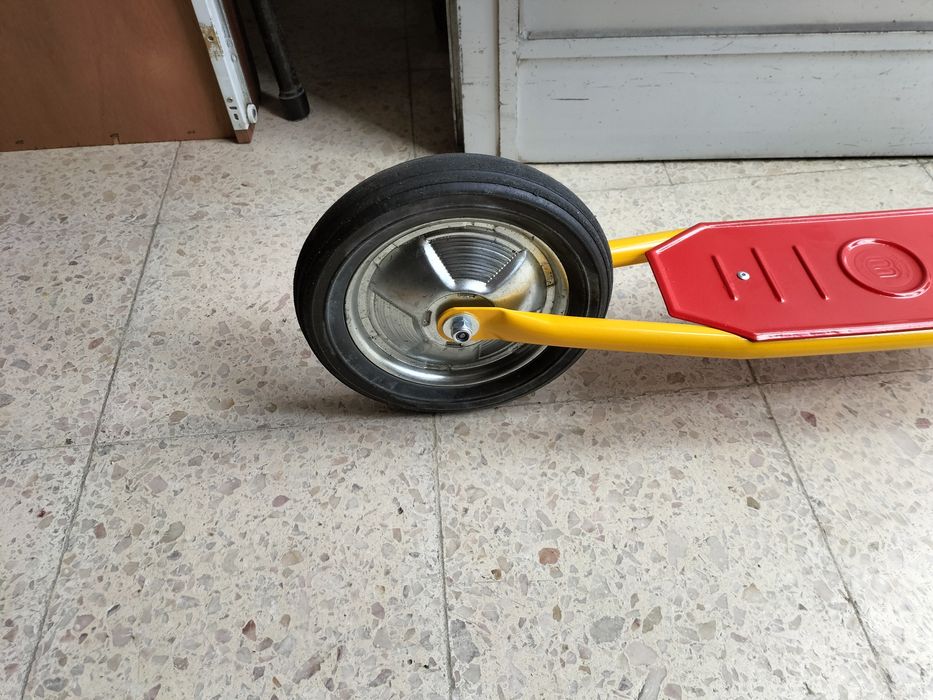 Trotinete francesa antiga, restaurada