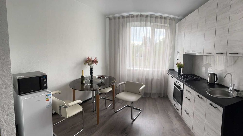 ЗІ СВІТЛОМ!! 2-на квартира ЛЮКС ЦЕНТР кондиціонер подобово, погодинно