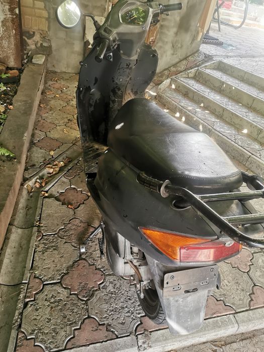 Скутер Honda Lead SCV100