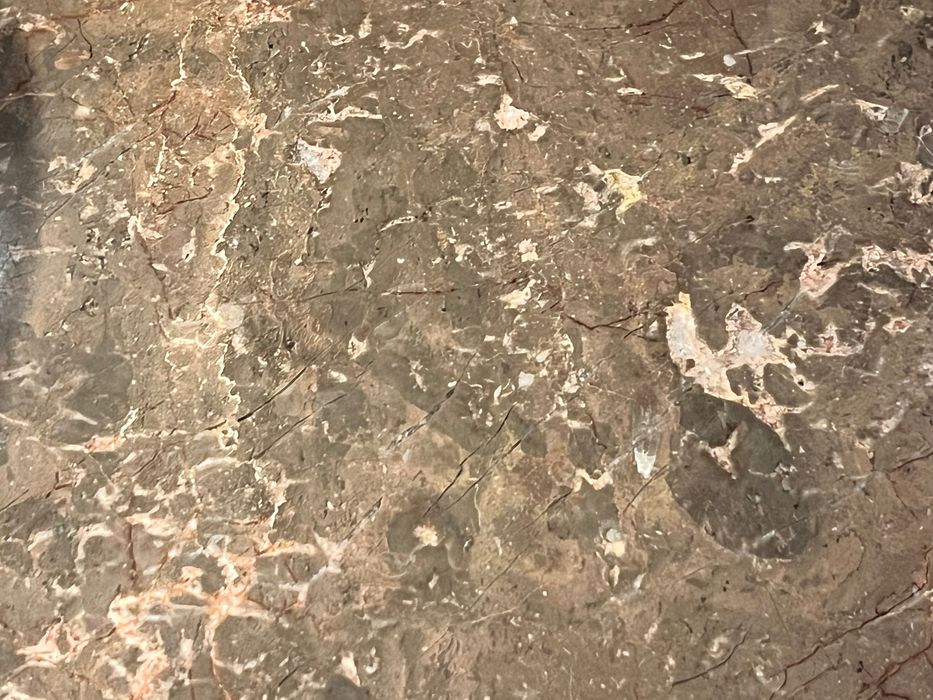 Cómoda Clássica em Madeira Maciça e Tampo de Pedra Natural