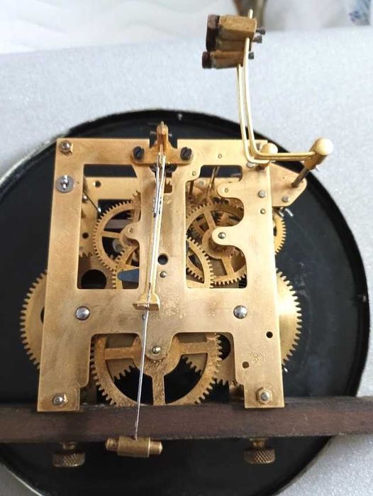 Stary zegar wiszący typu baba.