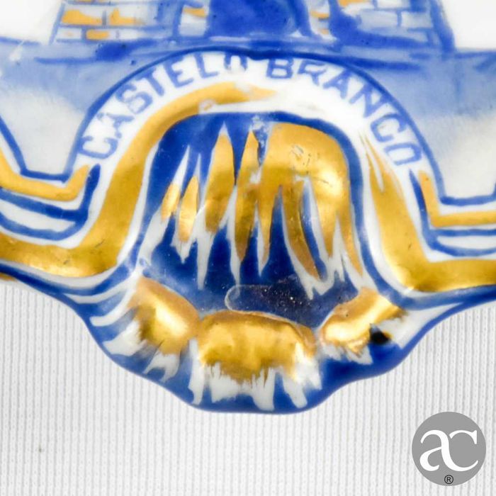 Cinzeiro porcelana Vista Alegre, com brasão de Castelo Branco