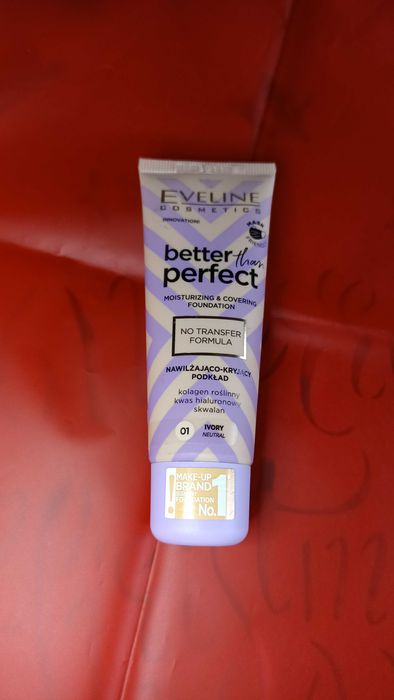 Eveline Better Than Perfect Nawilżająco-kryjący podkład kolor 01