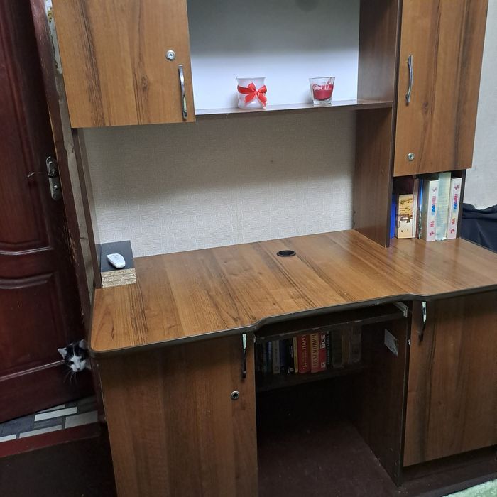 Комп'ютерний стіл