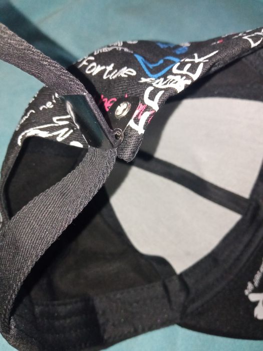 Kolorowa czapka z daszkiem