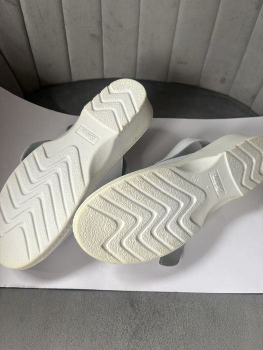 Białe damskie buty medibut ortopedyczne dla pielegniarek lekarzy