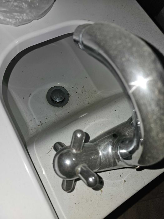 BIDÉ ROCA com tampa e torneira como novo em centro Cascais.