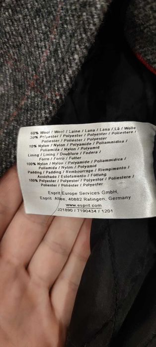 Płaszcz damski Esprit – 60% wełny – klasyczny, ciepły