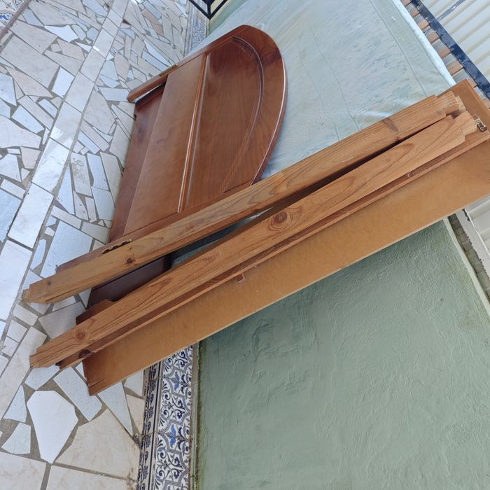 C=550€cama de casal pinho+cómoda c/espelho+roupeiro+2mesa de cabeceira