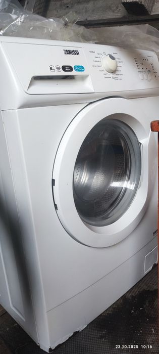 Пральна машина (потребує заміни підшипників) Zanussi ZWSG6100V