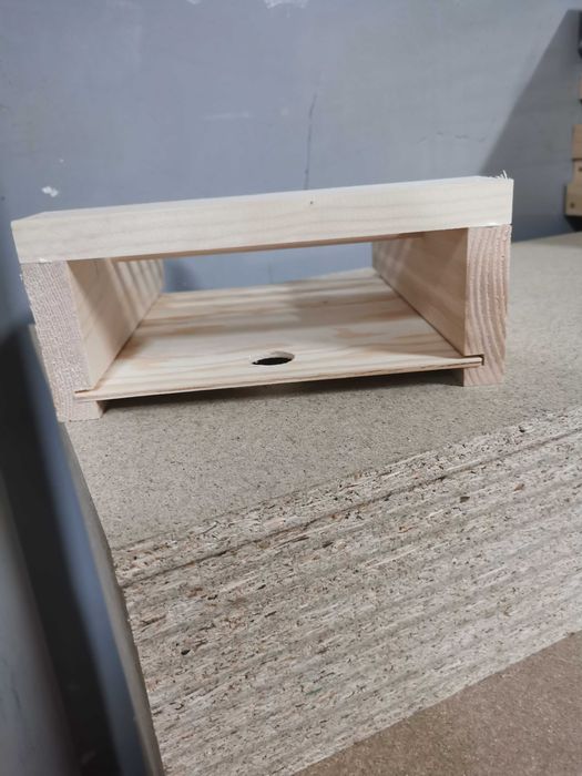 Ruszt do celi dla gołębi młodych