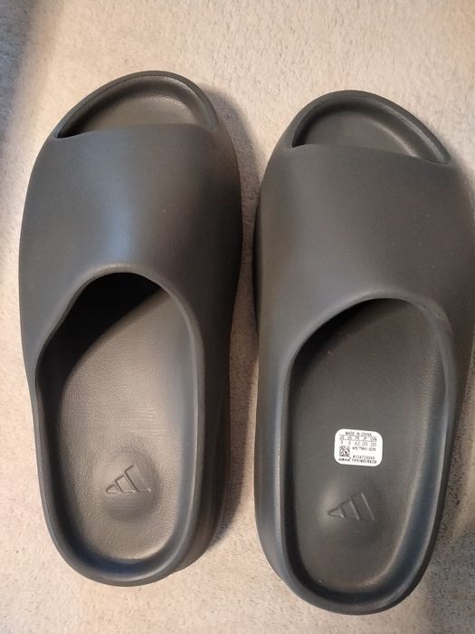 Klapki Yezzy SLIDE