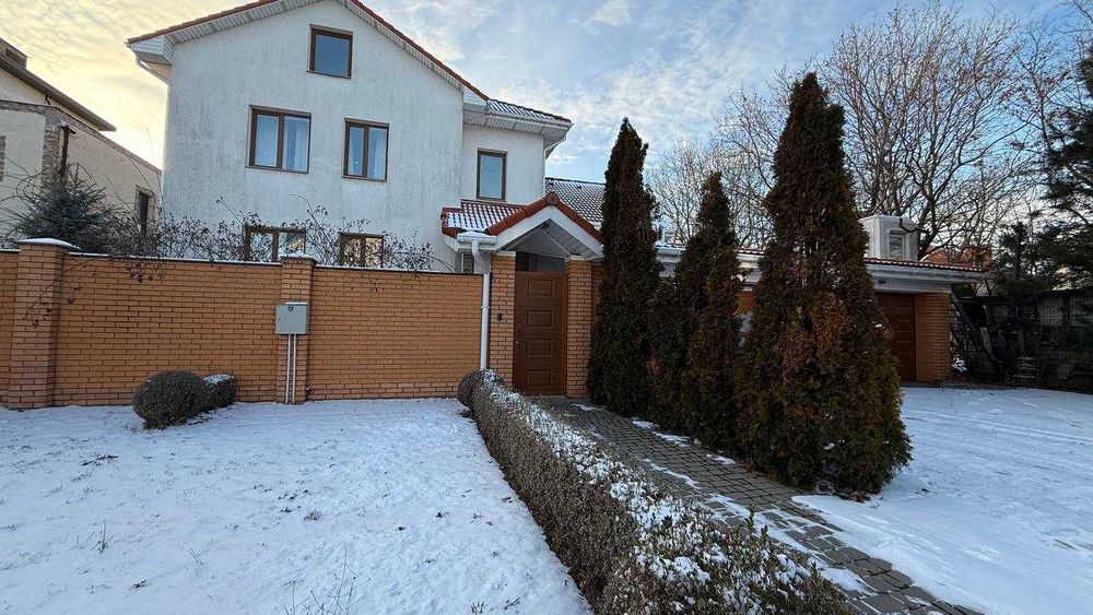 Срочная продажа! Дом с бассейном в Совиньоне—300 м², участок 5 соток.