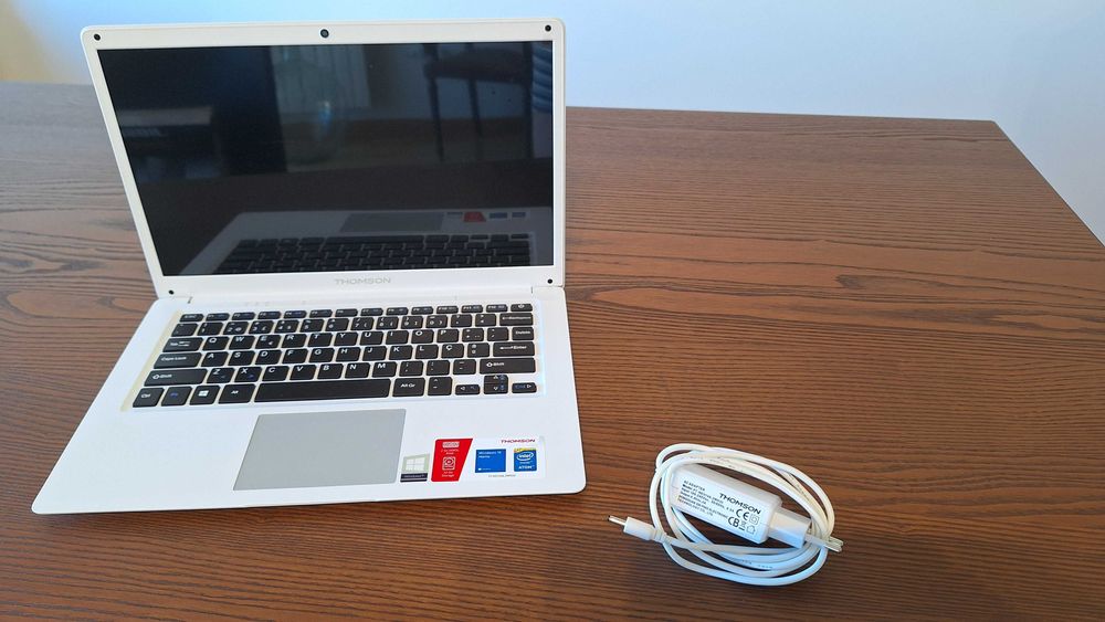 PC Portátil Thomson. Como novo.64752397192961121