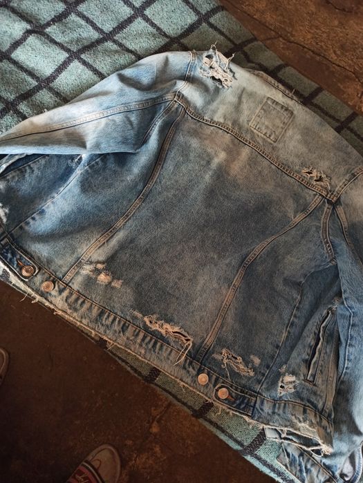 Продам джинсовую мужскую куртку ZARA.