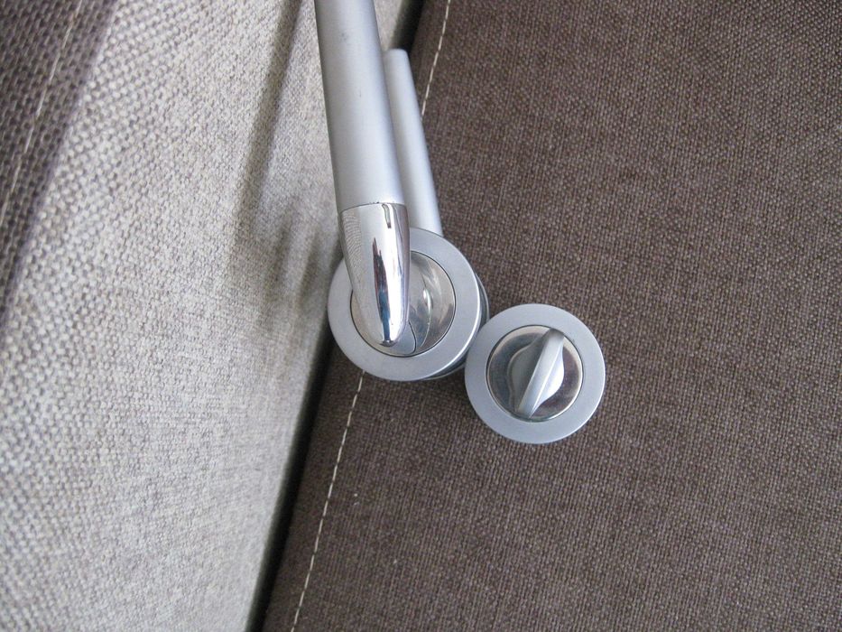 Klamka do drzwi nowa.