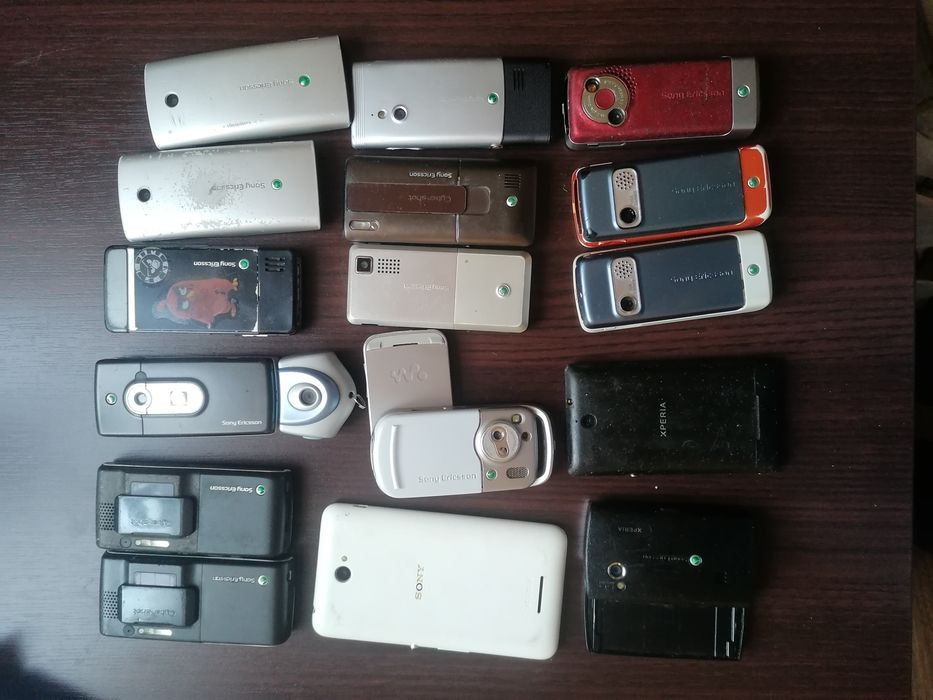 Mega zestaw zabytkowych telefonów