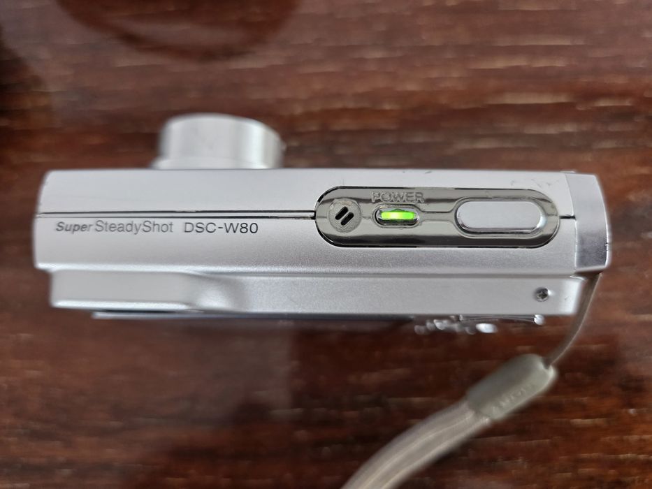 Máquina fotográfica Sony DSC -W80