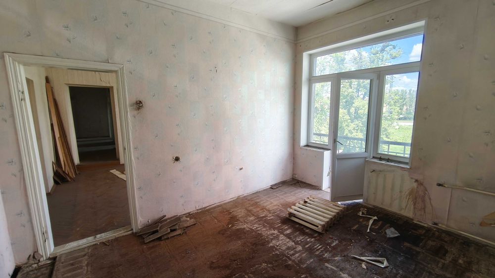 Продажа  3-комн. квартиры в 100 метрах от м. "Научная", 4-й этаж