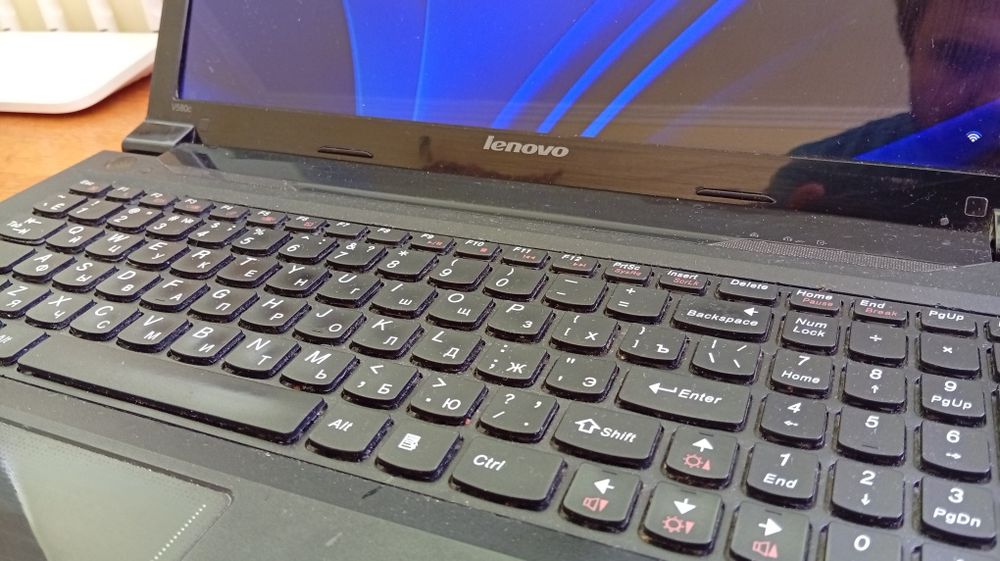Lenovo V580c ноутбук SSD / нова батарея / 4GB