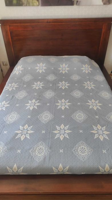 Mobília de quarto completa em castanho - OFERTA: Colchão látex