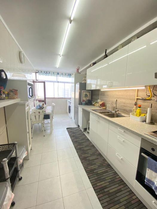 Quarto suite mobilado com varanda