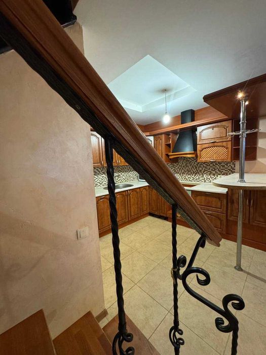 Продам сучасний 2-поверховий будинок у с. Кочережки