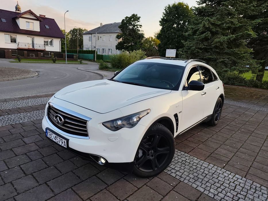 Infiniti Q70