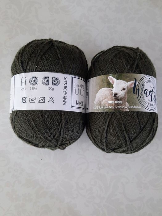 2 motki, 100% wełna, ciemna zieleń