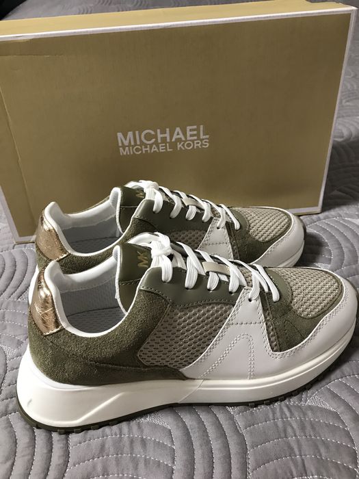 Продам жіночі шкіряні кросівки Michael KORS