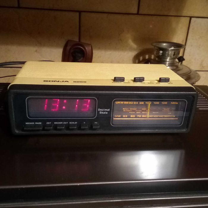 Zabytkowe radio budzik SONJA 8269 DIGITAL PRL