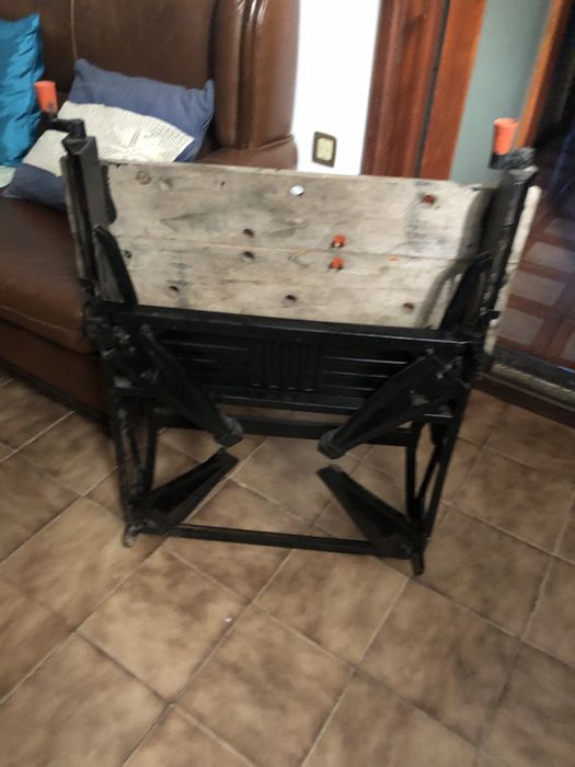 Mesa para executar trabalhos diversos-usada
